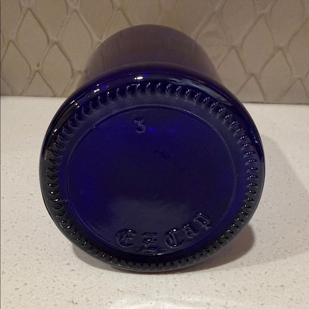 Royal Blue Swing Top Glass Bottle - Picture 2 of 5
